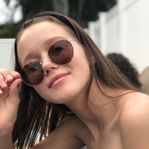 Meet your Posher, Bella